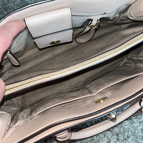 Well Loved MK Purse - Picture 8 of 14